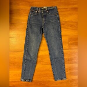 Women’s Levis 501 Wedgie Medium blue wash jeans